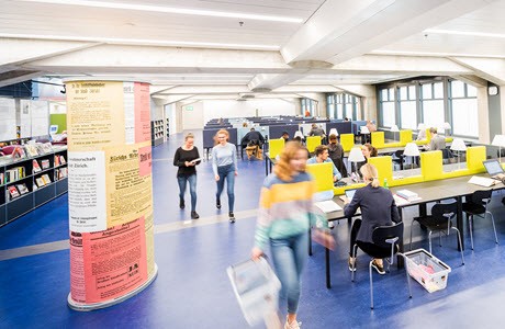 Usagers travaillant à la ZB Zürich