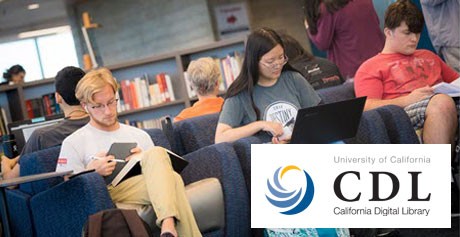 Studenten van de University of California in de bibliotheek Studenten van de University of California in de bibliotheek