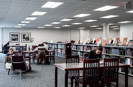 fotografía: interior de Moraine Valley Community College Library