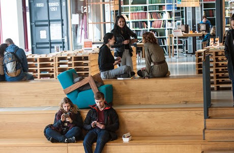 Clientes en la Public Library of Gouda