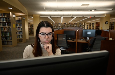 Foto: West Virginia University, Innenansicht der Bibliothek