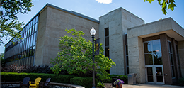 Foto: Ritter Library an der Baldwin Wallace University, außen
